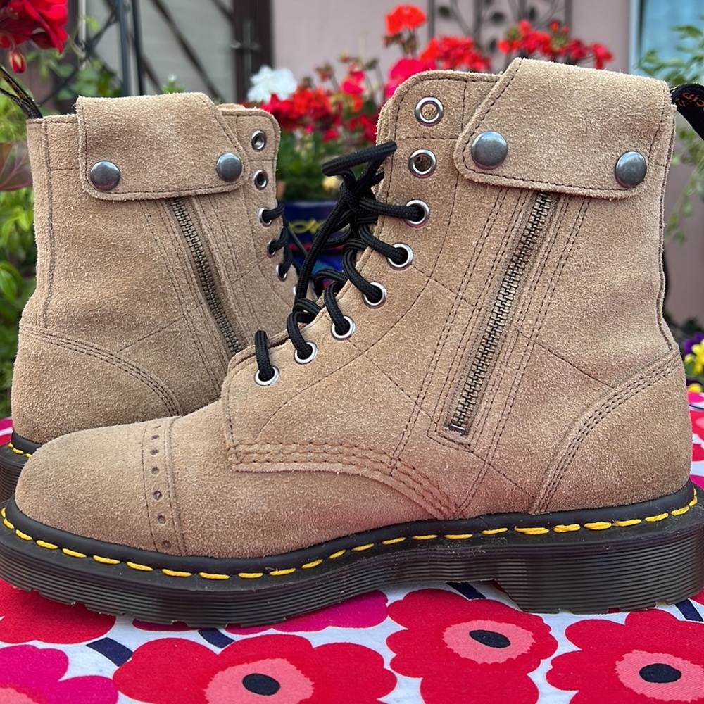 🏴󠁧󠁢󠁥󠁮󠁧󠁿 Needles x Dr. Martens MIE Desert Oasis Cap Toe Suede Boots UK 6